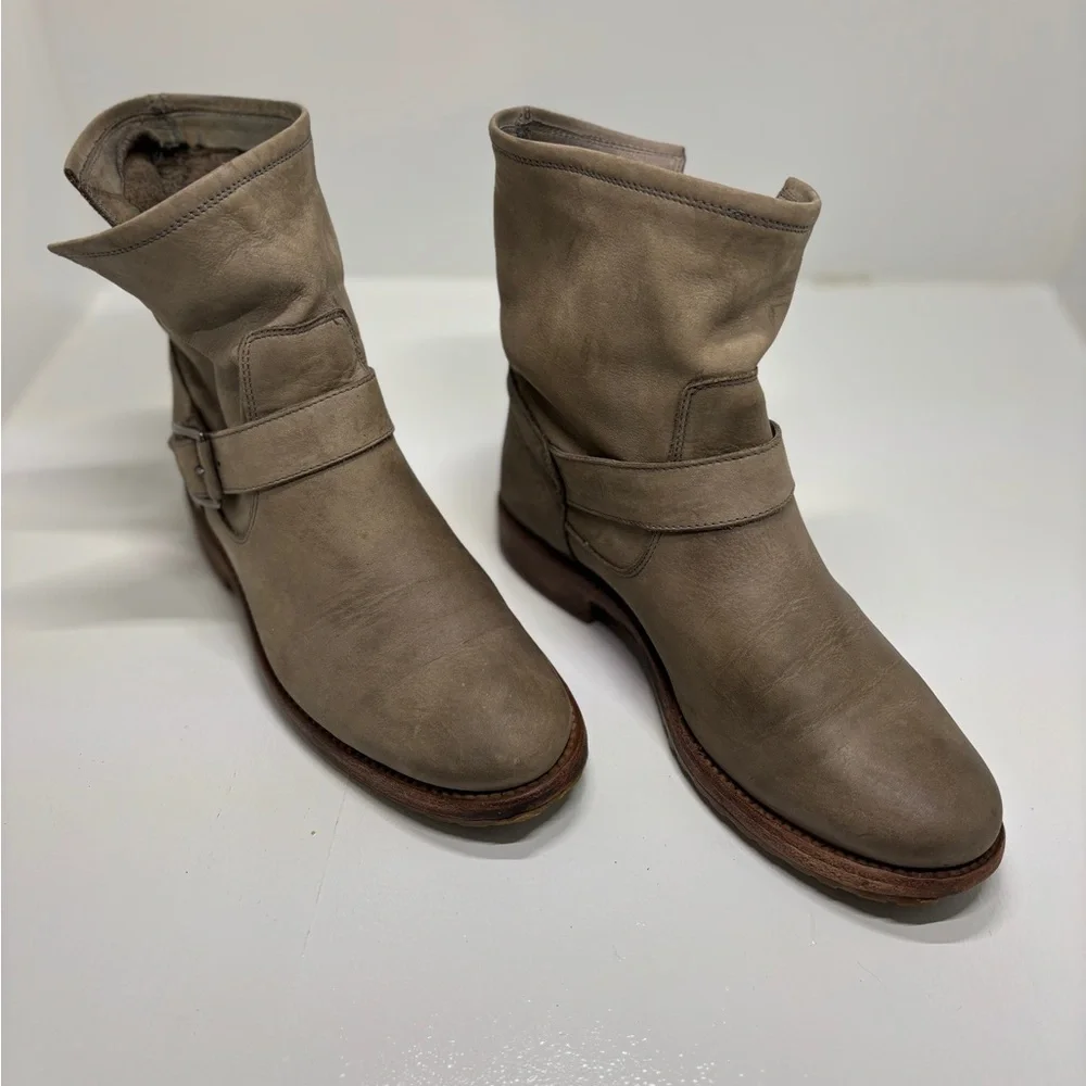 Frye Veronica Short Engineer Boots Gray Distressed Leather Size 8 Made in Mexico